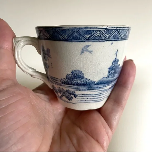Antique Vtg blue & white tea cup English transferware?